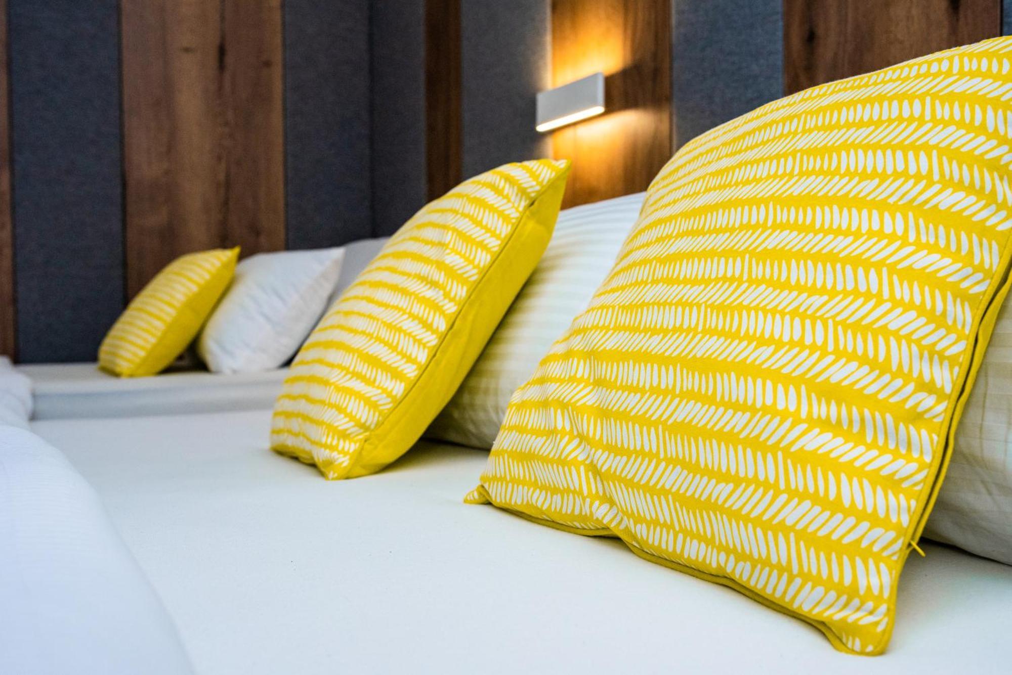 Swiss Plus Hotel Bihać Екстериор снимка