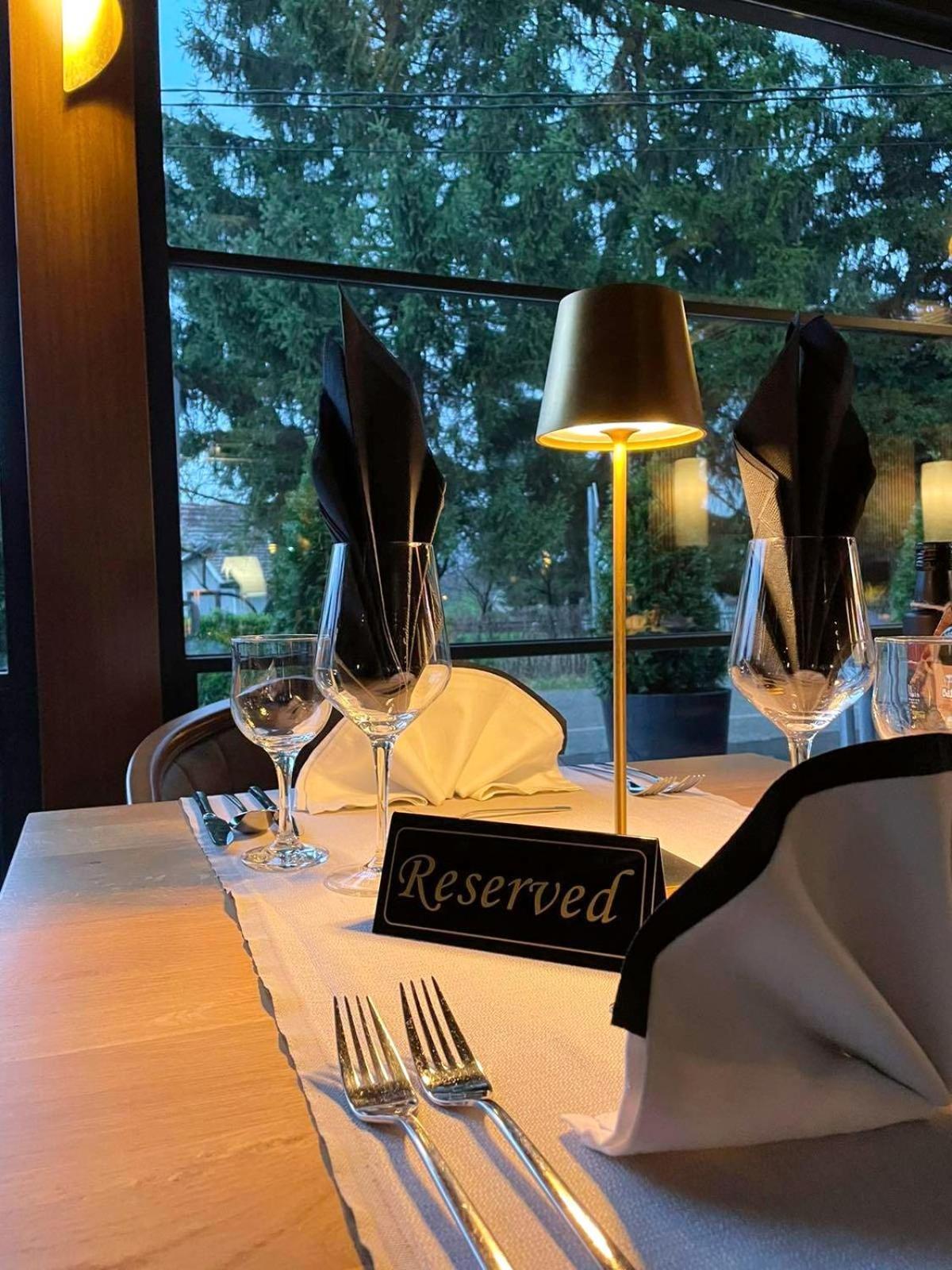 Swiss Plus Hotel Bihać Екстериор снимка
