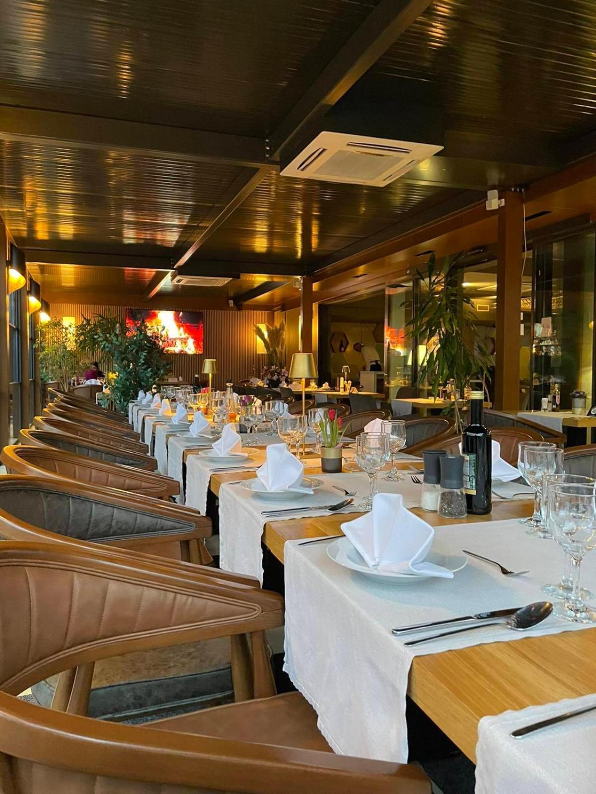 Swiss Plus Hotel Bihać Екстериор снимка