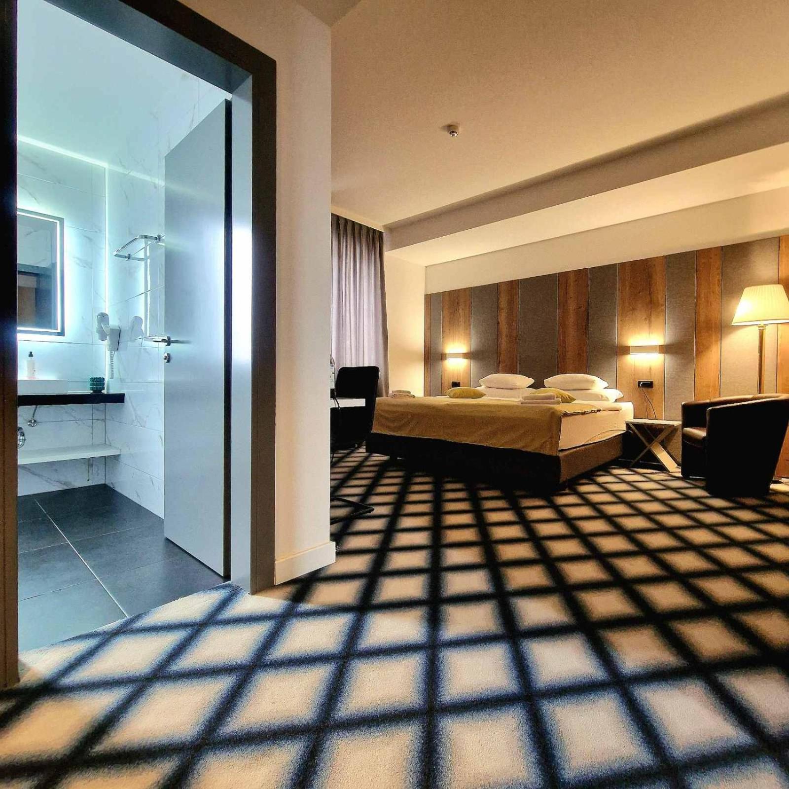 Swiss Plus Hotel Bihać Екстериор снимка