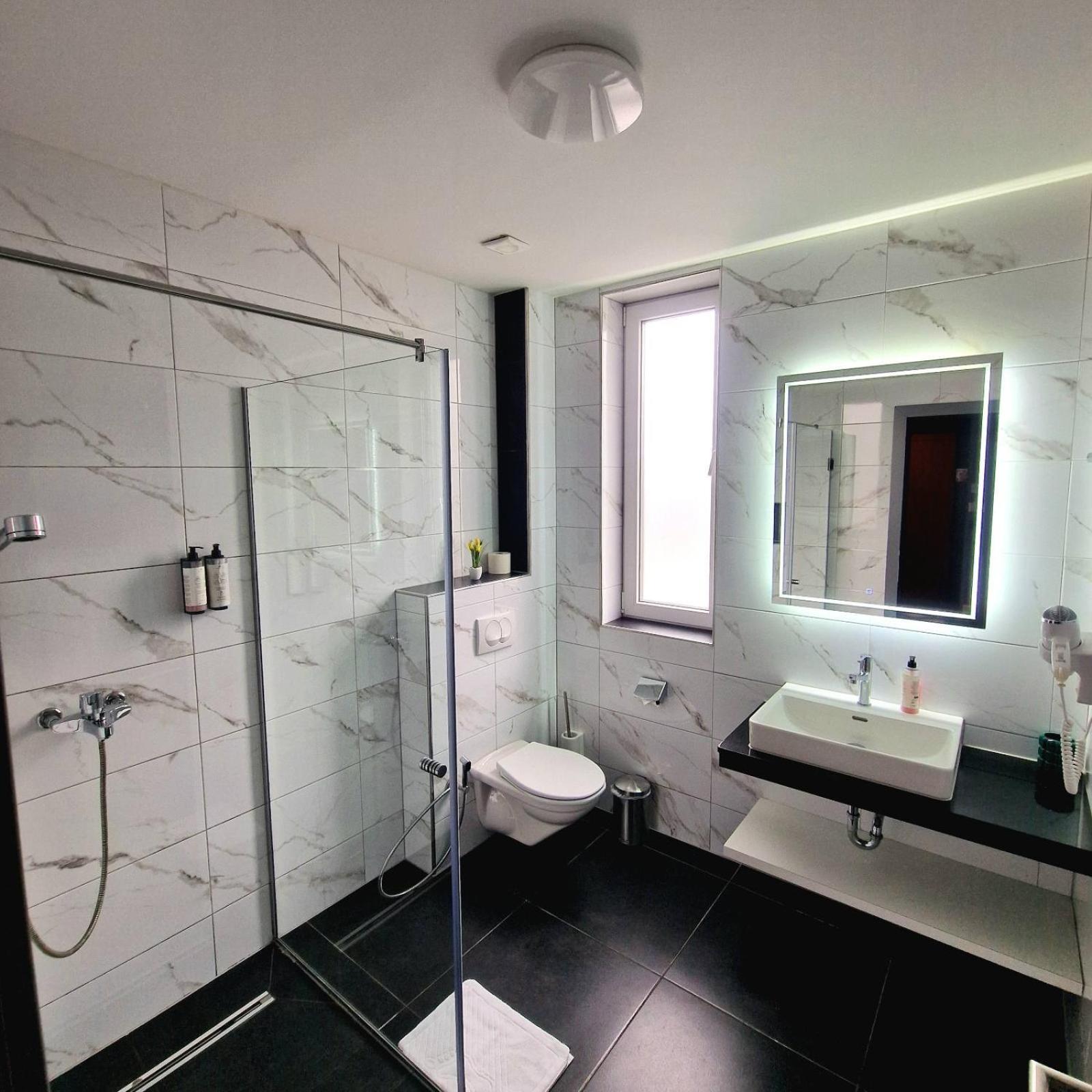 Swiss Plus Hotel Bihać Екстериор снимка