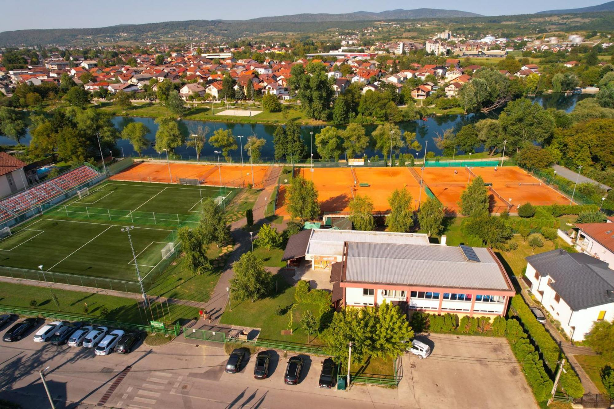 Swiss Plus Hotel Bihać Екстериор снимка