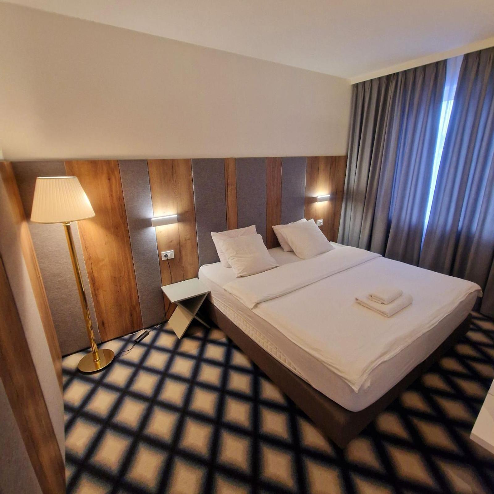 Swiss Plus Hotel Bihać Екстериор снимка