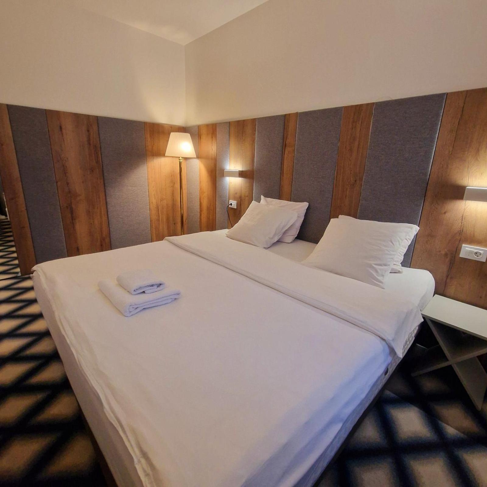 Swiss Plus Hotel Bihać Екстериор снимка
