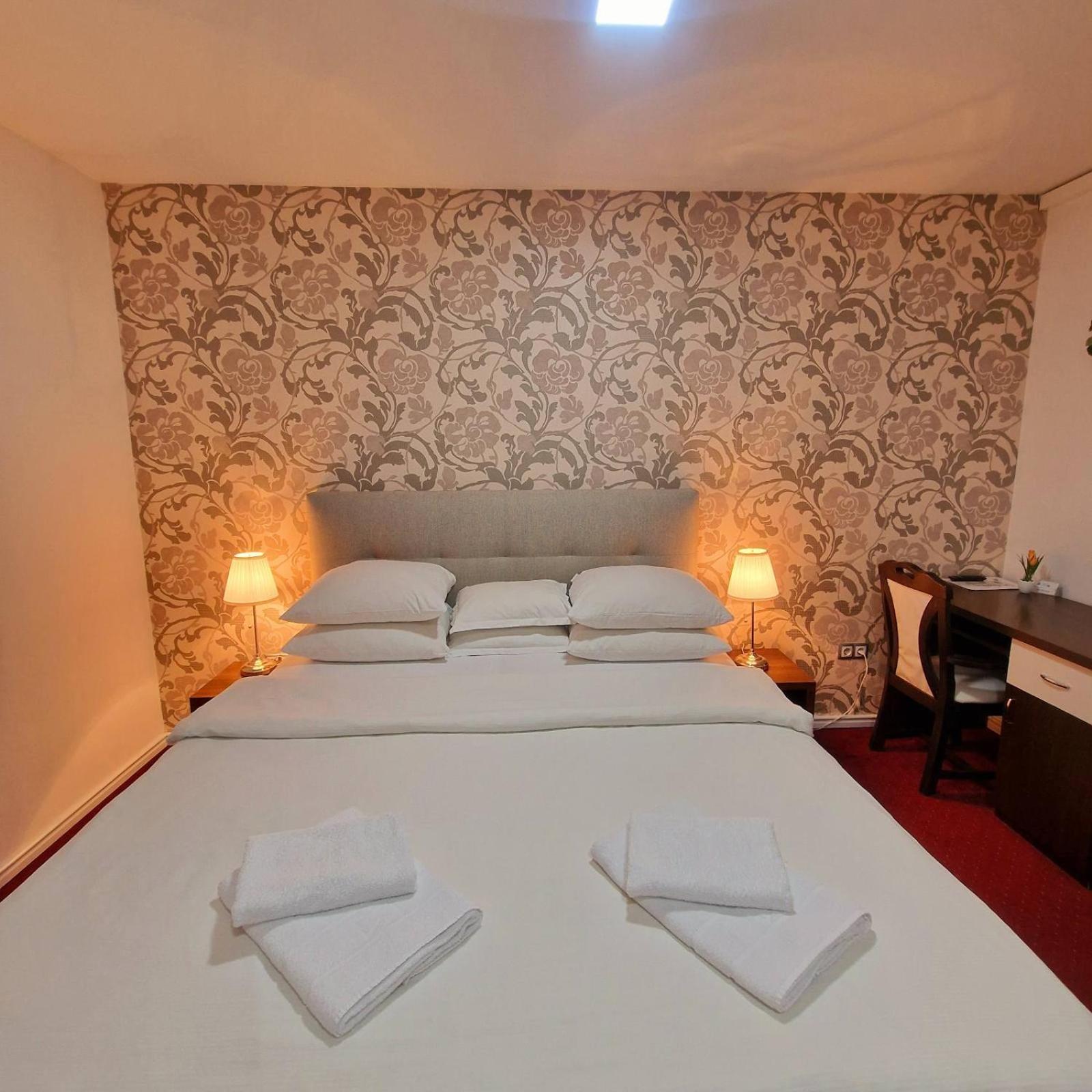 Swiss Plus Hotel Bihać Екстериор снимка